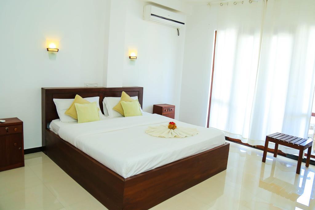 Aurora Hotel Hikkaduwa Extérieur photo