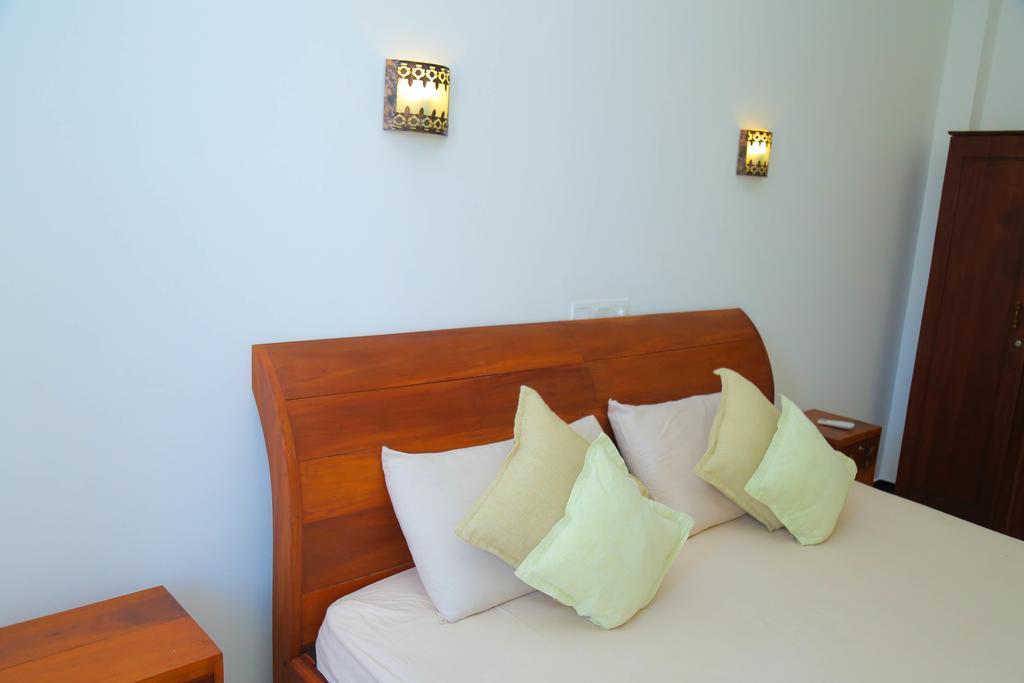 Aurora Hotel Hikkaduwa Extérieur photo