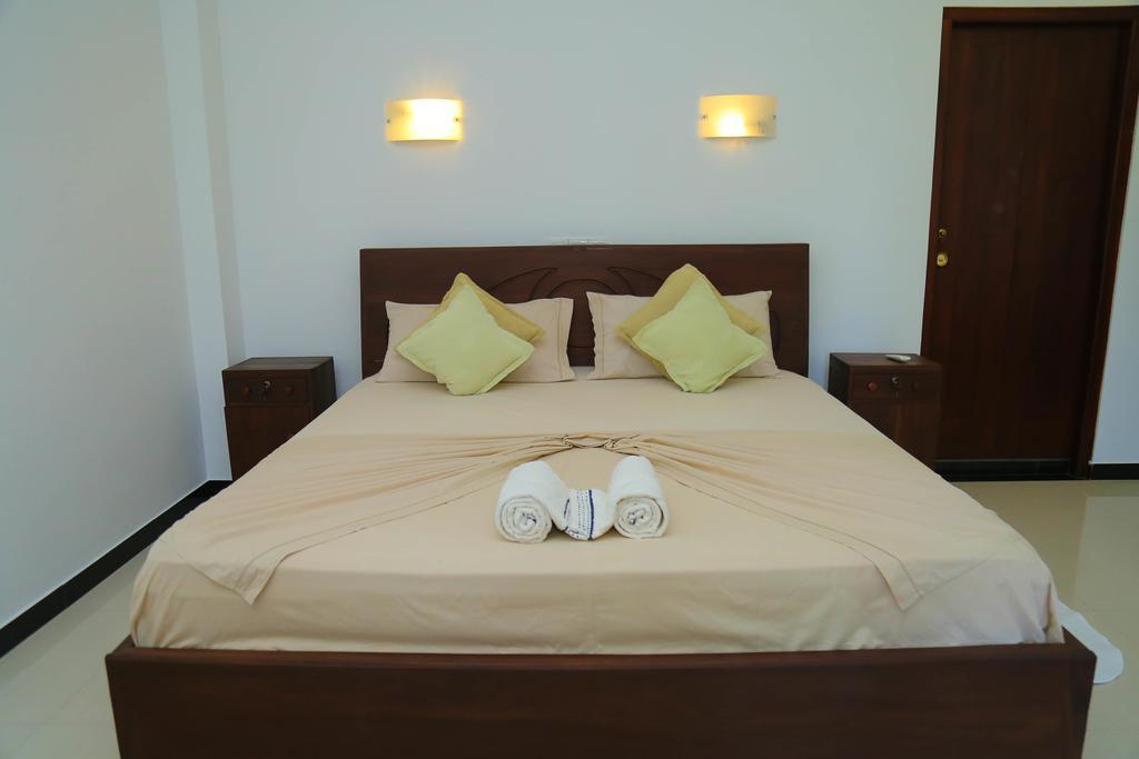Aurora Hotel Hikkaduwa Extérieur photo
