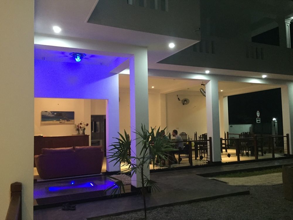 Aurora Hotel Hikkaduwa Extérieur photo